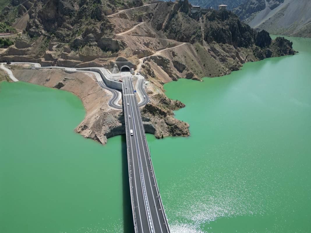 Yusufeli Merkez Viyadüğü hizmete açıldı! 15,5 kilometre kısaldı - Resim: 3